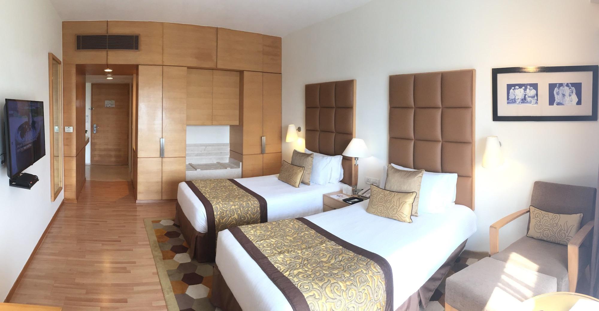 Taj Csandígarh Kültér fotó A room at the hotel