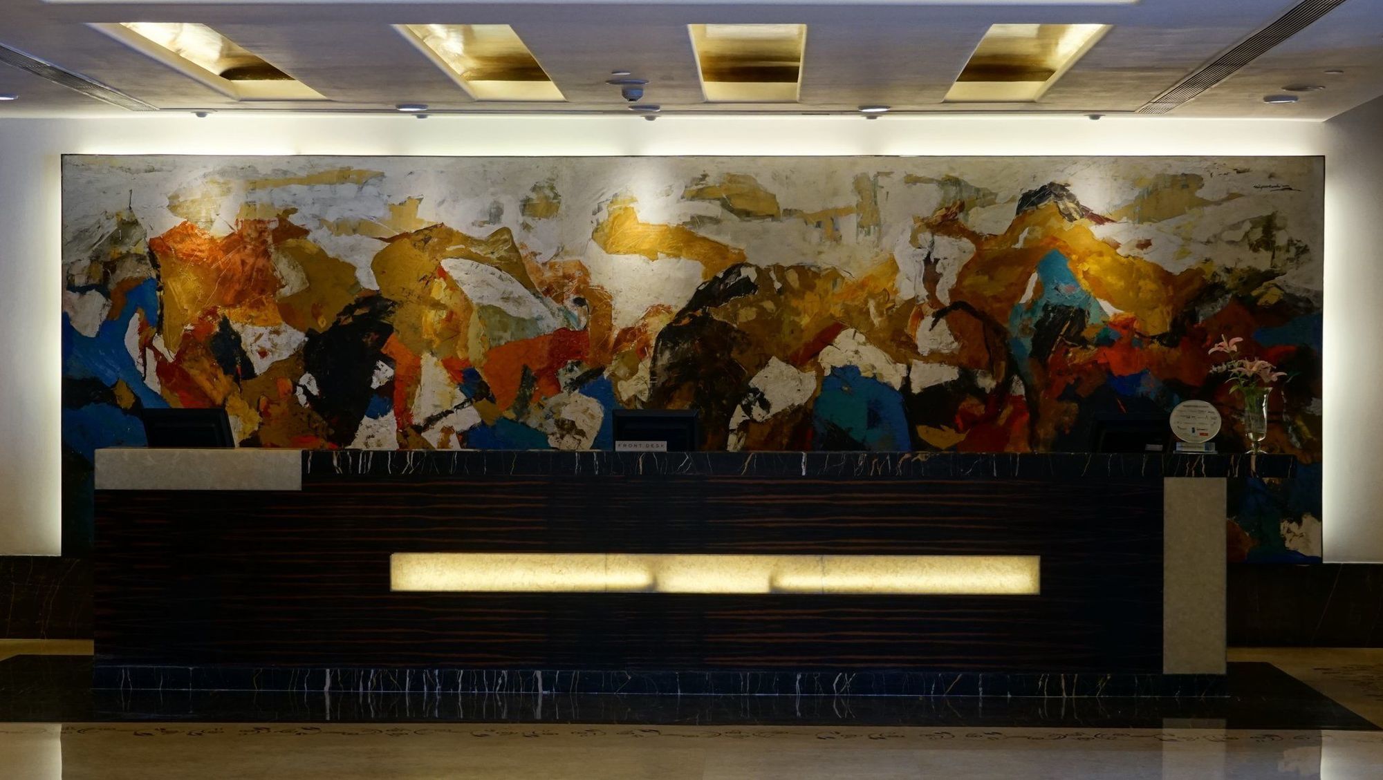 Taj Csandígarh Kültér fotó Mural at the lobby of the hotel