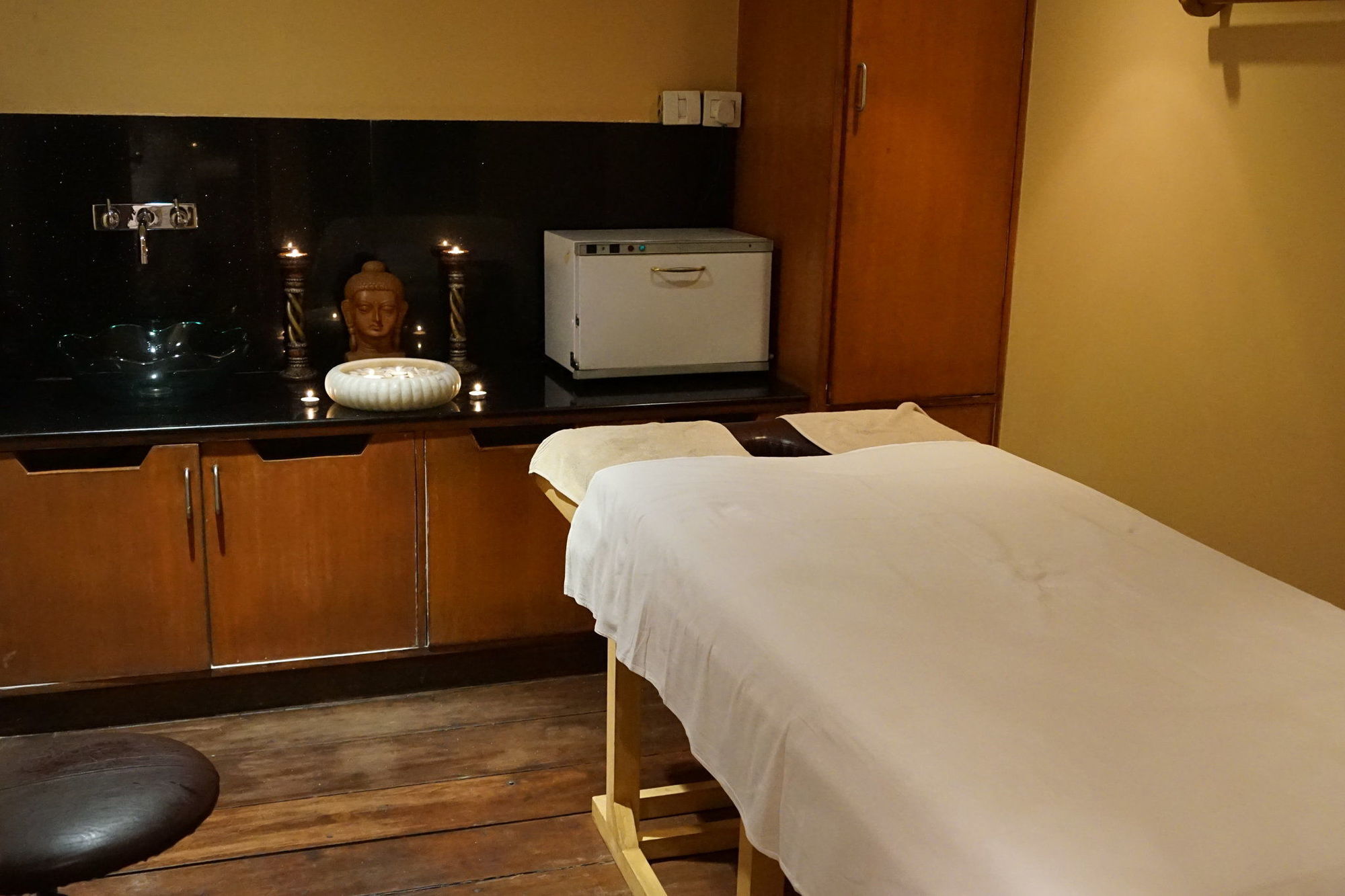 Taj Csandígarh Kültér fotó A massage bed